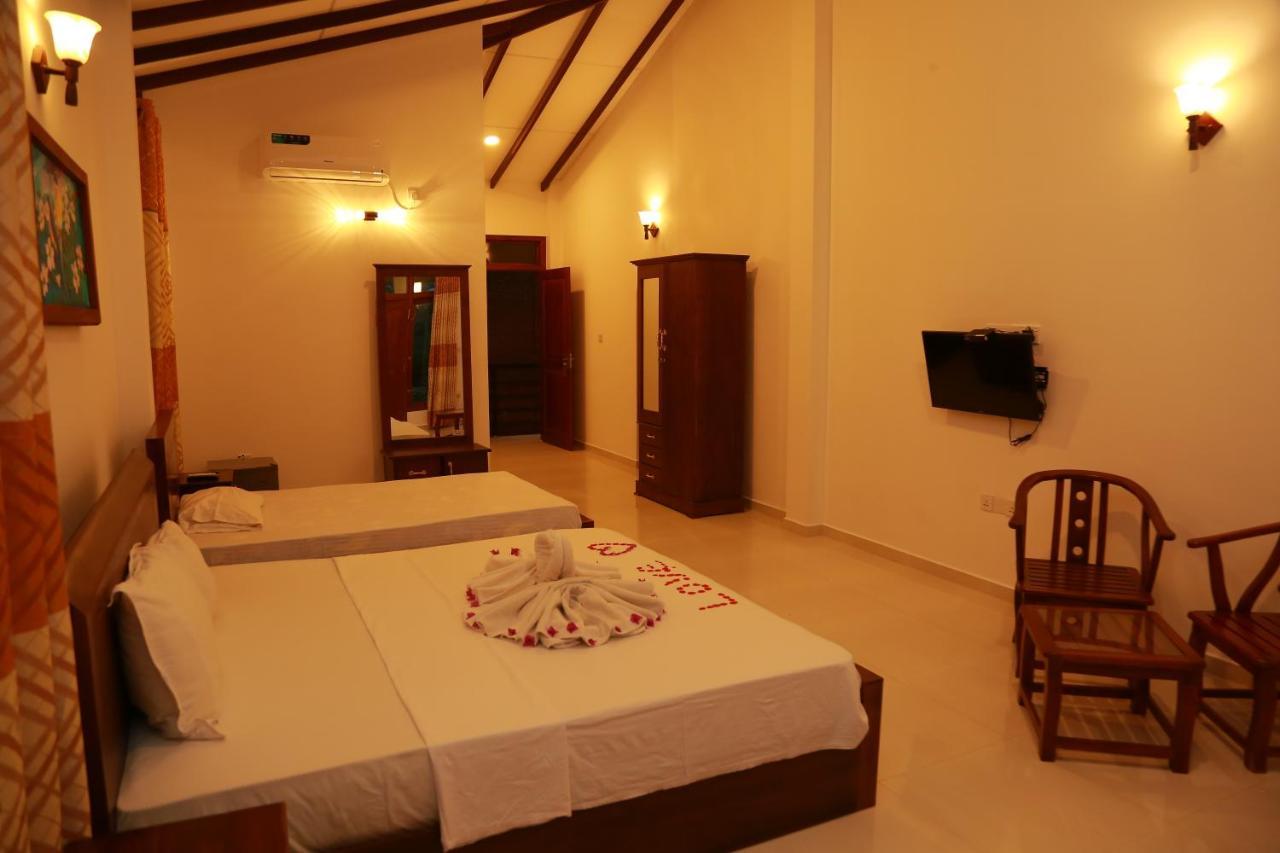 Villa A.Sms Induruwa Extérieur photo